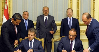 بالصور.. رئيس الوزراء يشهد توقيع اتفاقية بين مصر وروسيا بقطاع الاتصالات