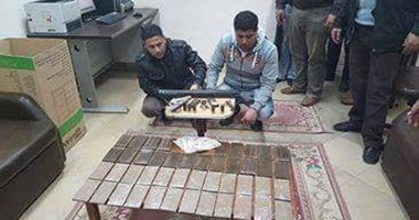 ضبط عاطلين وبحوزتهما 45 فرش حشيش وسلاحين ناريين بالمنوفية