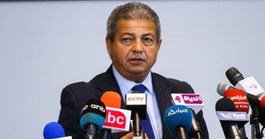وزير الرياضة يطمئن على مدحت فقوسة "هاتفياً"