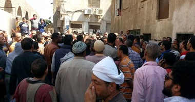 عمال المدابغ يرفضون طلب رئيسى مباحث الخليفة ومصر القديمة بإنهاء وقفتهم