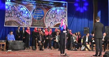 بالصور.محافظ البحيرة يكرم الأمهات المثاليات ووالدات الشهداء بدمنهور 