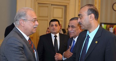تفاصيل لقاء رئيس الوزراء مع نواب الجيزة.. شريف إسماعيل يؤكد أن برنامج الحكومة سينفذ خلال عامين.. ويعد بإقالة أى محافظ لا يستجيب للنواب.. وأعضاء البرلمان يطالبونه بتشكيل جهات تنفيذية لتطبيق البرنامج
