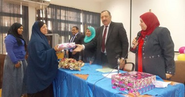 كلية التربية بجامعة السويس تكرم الأمهات المثاليات