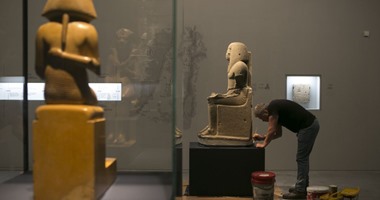 ننشر صور الآثار الفرعونية التى ستعرضها إسرائيل بمتحفها غدا..قطع نادرة تضم تمثالا مصغرا لـ"أبو الهول" ونسخة لسيف "توت عنخ آمون" وآثار لـ"تحتمس الثالث".. المعرض يضم 680 قطعة عن فترة حكم مصر لأرض "كنعان"