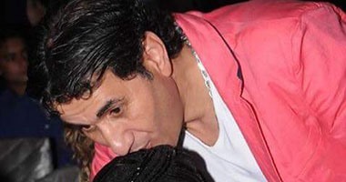 بالفيديو.. أحمد شيبة يغنى ست الحبايب لوالدته فى فرح ابنة شقيقه