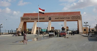 سفر وعودة 1237 مصريا وليبيا و 142 شاحنة عبر منفذ السلوم خلال24 ساعة