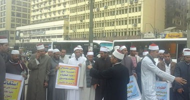 خطباء المكافأة يرفضون التفاوض على فض اعتصامهم أمام مجلس الوزراء