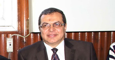 اتصال من وزير القوى العاملة الجديد بمصطفى بكرى ينهى أزمة إعلان تأييد "مرسى".. عضو مجلس النواب: محمد سعفان وعدنى بإرسال مستندات تثبت براءته.. والنائب صلاح عيسى: لا يجوز الإطاحة بوزير لم نر عمله بعد