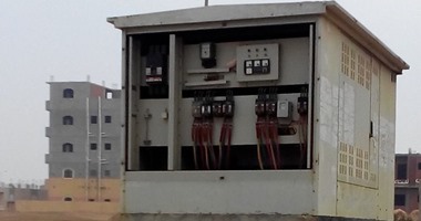 بالفيديو.. سرقة أغطية كبائن الكهرباء فى عزبة النخل بالقليوبية 