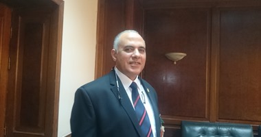 وزير الرى يجتمع بقطاع المشروعات بالوزارة لمناقشة خطته