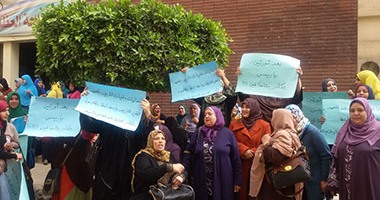 بالصور.. العاملون بالمعهد الفنى للتمريض يواصلون اعتصامهم بجامعة طنطا