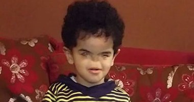 "محمد طفلى المعجزة".. ولد بدون عيون وأنف يحفظ القرآن ويدخل البهجة والسعادة إلى أسرته.. صفحة والدته بـ"فيس بوك" تحول مرضه النادر لمصدر إلهام عشرات الآلاف.. الحالة الأولى من نوعها بمصر والسابعة بالعالم