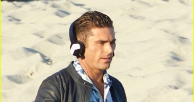 بالصور.. زاك إيفرون يصور دوره بفيلم " Baywatch " فى سافانا