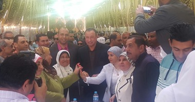 السيلفى يؤخر الخطيب عن التصويت فى عمومية الأهلى
