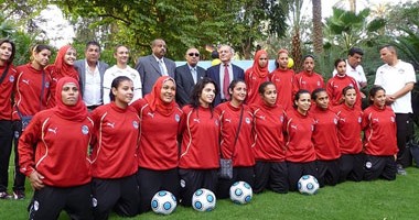 للذكر مثل حظ الإنثى 15 مرة فى اتحاد الكرة المصرى .. 200 ألف جنيه مكافأة تأهل السيدات لأمم أفريقيا.. 3 ملايين للرجال فى حالة الصعود للمونديال الأسمر بالجابون والخواجة كوبر ورجاله يتقاضون نصف المكافآت