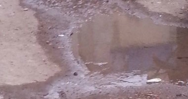 صحافة المواطن.. كسر فى ماسورة مياه يهدر الماء ليوم كامل فى عين الصيرة