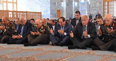 بالفيديو.. الرئيس السيسى يصل مسجد السلام فى شرم الشيخ لأداء صلاة الجمعة