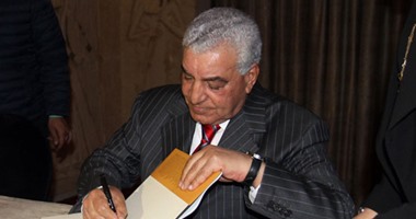 زاهى حواس من "كفر الشيخ": لا توجد ما يسمى بـ"لعنة الفراعنة" والزئبق الأحمر وهم وابتزاز..المجلس الأعلى للسياحة والمعارض مفاتيح عودة السياحة لمصر.. عالم الآثار: سأتبنى حملة لصالح المستشفى الجامعى