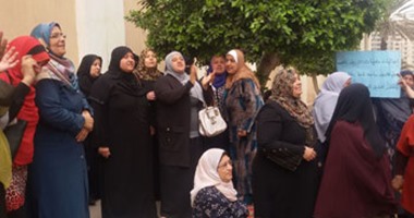 بالصور.. العاملون بالمعهد الفنى للتمريض يواصلون اعتصامهم بجامعة طنطا