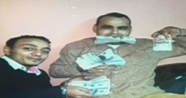 بالفيديو.. أحمد موسى يعرض أول صور للمتورطين فى قتل الشاب الإيطالى