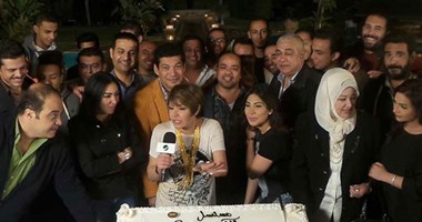 بالفيديو.. “سر فلوس باسم سمرة”.. لوسى تكشف حقيقة “نقطة” عيد ميلادها