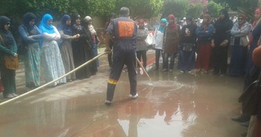 صحافة المواطن: طالبات تربية عين شمس تواصل وقفاتهن احتجاجا على أحد الأساتذة