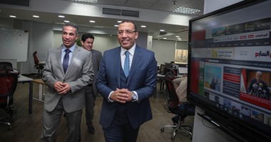 بالصور..المتحدث العسكرى يزور"اليوم السابع" ويشاهد عرضا لدورة العمل الصحفى فى النسخة الورقية والموقع الإلكترونى..العميد محمد سمير:  تزييف الوعى وفوضى المعلومات والجيل الرابع من الحروب أخطر ما يواجه مصر
