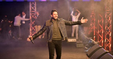 بالصور.. محمد حماقى يشعل حماس جمهوره بحفل طنطا
