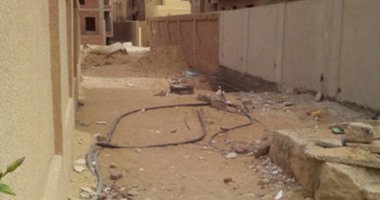 بالصور.. الإهمال يضرب الإسكان العائلى بمدينة الشروق ويتحول لصحراء