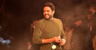 محمد حماقى يتعرض لإصابة فى قدمه ويضعها فى "جبيرة".. تعرف على التفاصيل
