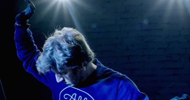 بالفيديو.. قفاز ذكى جديد يمكنه تحويل أى سطح إلى آلة موسيقية