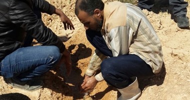 بالصور.. أمن مطروح يزيل حالتى تعدى لسرقة المياه من الخط الرئيسى