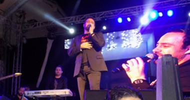 بالصور.. بدء حفل عاصى الحلانى بشرم الشيخ