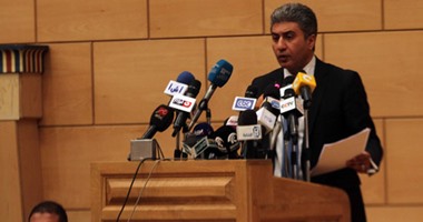 وزير الطيران يُسلم شهادات التخرج لدفعة الملاحة الجوية من الأفارقة