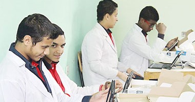 مشروعات الحكومة "الذكية" تواجه التعثر.. عرقلة الشباك الواحد أهدرت استثمارات بــ140 مليار دولار.. والتابلت المصرى يتوقف بعد إنفاق 400 مليون جنيه  ..ومشروع تحجيم تداول الكاش يواجه تحديات الأمية