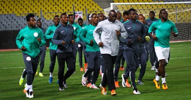 بالفيديو.. وصول المنتخب النيجيرى ملعب "برج العرب" استعدادا للفراعنة