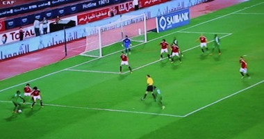التعادل "سيد الموقف" فى الشوط الأول لمواجهة مصر ونيجيريا.. هجمات على أمواج للفراعنة وهدف ضائع لحجازى.. رقابة لصيقة على صلاح.. الاختراقات سلاح المصريين.. جبهة يسرى محكمة بقيادة "صبحى"