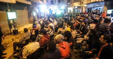 الجماهير على المقاهى تتابع مباراة الفراعنة والنسور