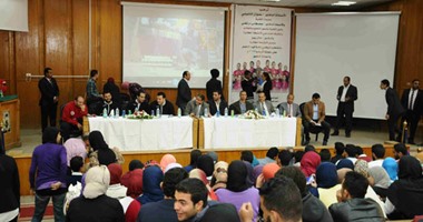 احتفال "آداب عين شمس" بتكريم منتخب كرة اليد