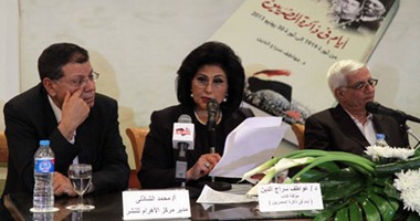 بالصو ر.. عواطف سراج الدين فى حفل توقيع كتابها: السيسى أفشل مخطط "سايكس بيكو 2"
