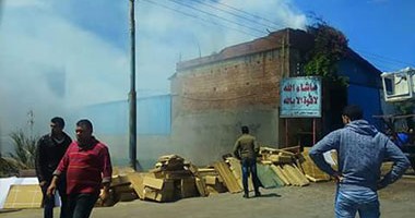 بالصور.. حريق هائل يلتهم مصنعا بفوة فى كفر الشيخ.. و2 مليون جنيه خسائر مبدئية