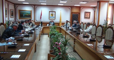 رئيس جامعة المنيا يناقش مشروع زراعة المليون نخلة