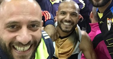 لاعبو الإنتاج يلتقطون سيلفى "الفوز" على الزمالك