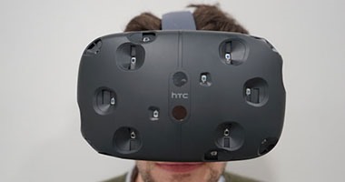 "HTC" تبيع 15 ألف نسخة من نظارة الواقع الافتراضى Vive فى 10 دقائق