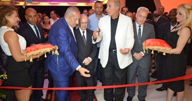 الألعاب النارية تضىء سماء "فندق وايت بيتش" بالغردقة