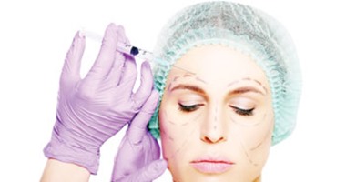 هوس التجميل مرض نفسى.. عايزة أبقى حلوة.. ممكن أعمل نغزة فى خدى.. أصحابى بيعيرونى بمناخيرى من أغرب طلبات التجميل.. أطباء: 3 جلسات للتأهيل قبل العملية.. والبعض يقدم على الانتحار بسبب شكله