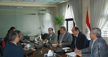 وزير البيئة يبحث مع محافظ الجيزة تطوير منظومة جمع القمامة