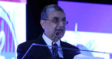 مواطن يستغيث بوزير الكهرباء لفصله و3 من زملائه من العمل