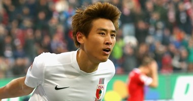 مهاجم أوجسبورج يدخل تاريخ الدورى الألمانى