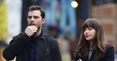 بالصور.. داكوتا جونسون وجيمى دورنان فى كواليس فيلم "Fifty Shades Darker"